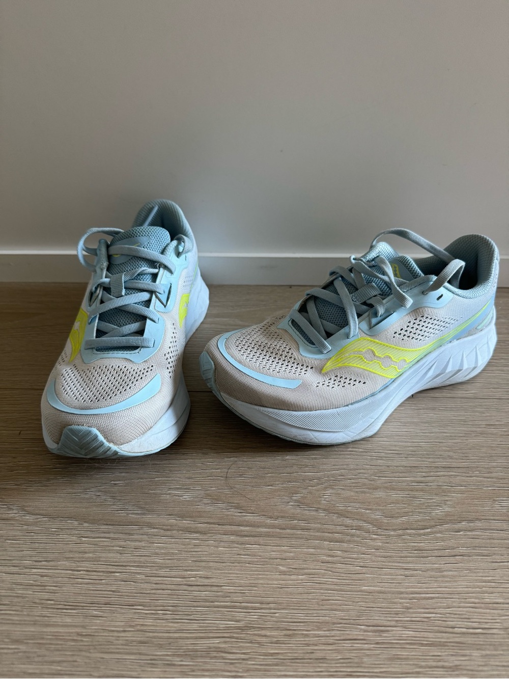 Saucony Tide 2 Women's Running Shoes